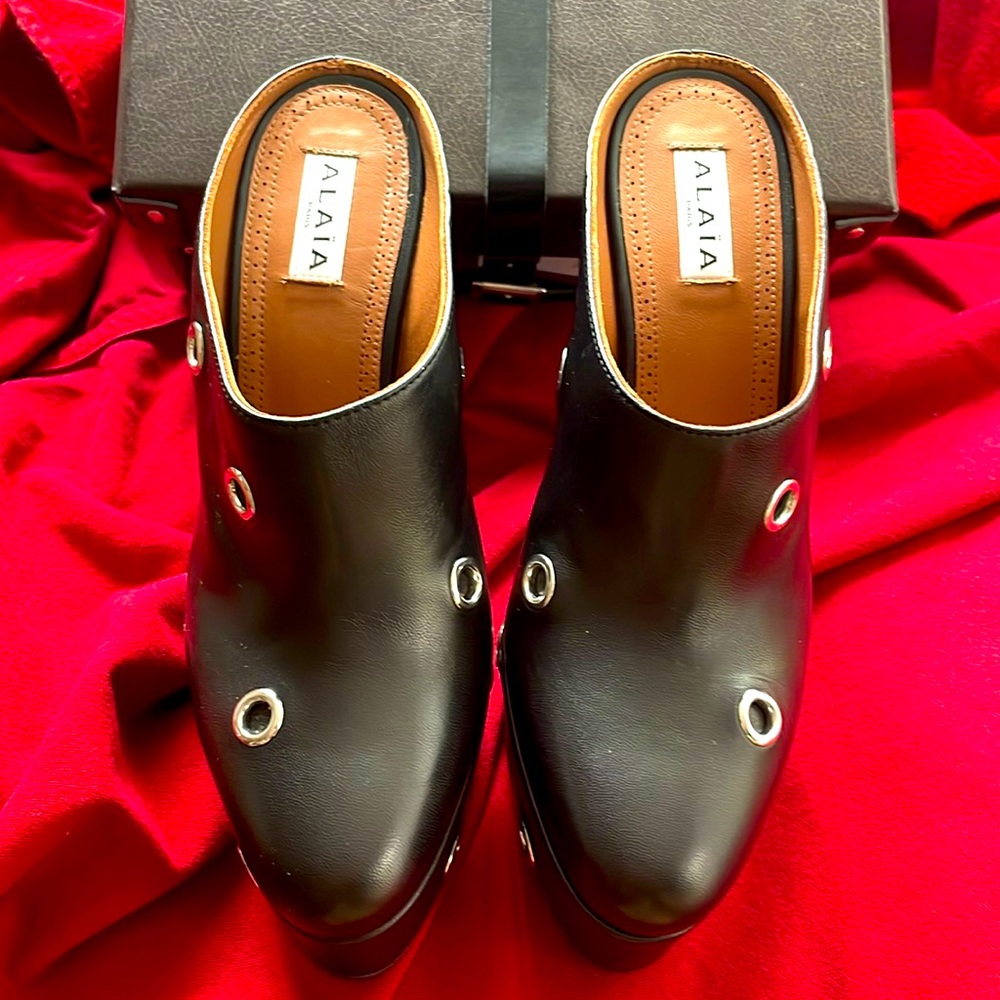 Alaia Block Heel Mule Lambskin Maxi Eyelets SZ 38 Black